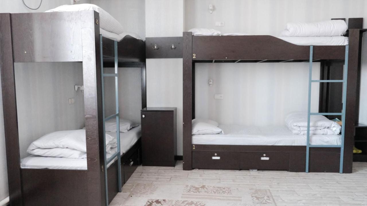 Apple Hostel Bisjkek Eksteriør bilde